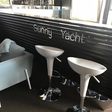 Sunny Yacht Apartment *